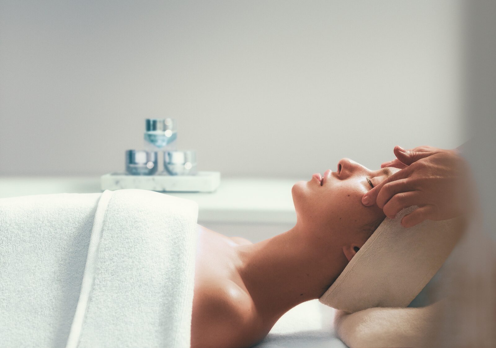 Elemis Expert™ Touch Renew Facial